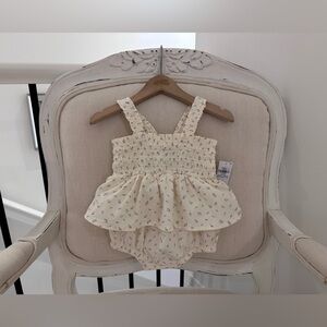 🤍 6~12 Mth Victorian Floral Ruffle Baby Bubble Romper with Ruffle Straps NWT